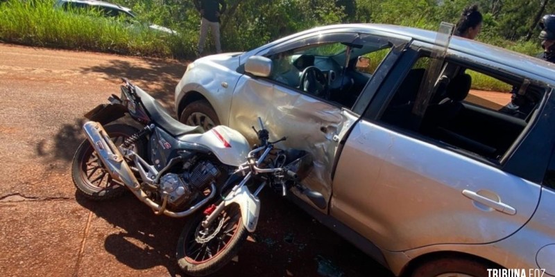 Colisão entre motocicleta e carro deixa uma pessoa ferida em Ciudad Del Este